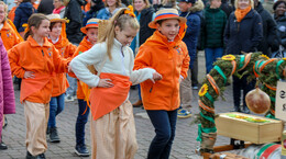 Kirmes in Marbach: Hier tanzen auch die Grundschulkinder
