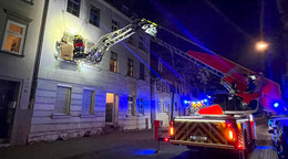 Patient nach Notfall mit Drehleiter gerettet - Kronhofstraße war gesperrt