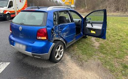 Drei Fahrzeuge kollidiert: Unfall am Industriegebiet Oberfeld