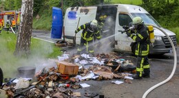 Feuerwehreinsatz in Schlotzau: Sprinter eines Paketdienstes gerät in Brand