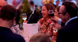 Auf der Suche nach der Wahrheit: Das Weinfest zieht wieder viele Gäste an