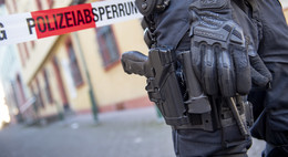 Wohnsitzloser Mann mit Schusswaffe an Alsfelder Tankstelle verhaftet