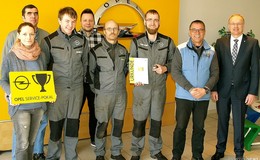 Goldener Pokal & Serviceurkunde für Opel Fahr Autohäuser