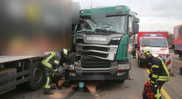 Zusammenstoß zweier Lkw auf der A7: 100.000 Euro Schaden