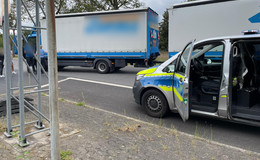 Unfall bei A4-Autobahnauffahrt: Lkw-Fahrer übersieht Zweirad nahe Hönebach