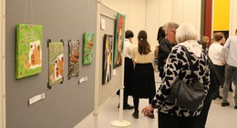Abiturjahrgang der Albert-Schweitzer-Schule begeistert mit Kunstausstellung