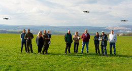 Gemeinsam gegen den Mähtod - Drohnenübung der Kitzrettung am Grashof