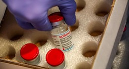 Corona-Impfungen mit angepasstem Vakzin beim Impfteam des Landkreises