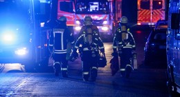Großeinsatz in der Nacht: Brand in Wohnung in der Magdeburger Straße