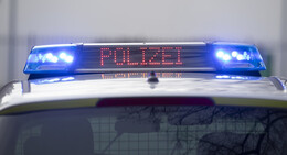 Bespuckt und beleidigt: Unbekannter belästigt Mann mit Hund