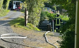 Feuerwehr im Einsatz wegen Gasaustritts aus vollem Heizgas-Behälter