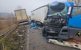 Schwerer Lkw-Unfall im Begegnungsverkehr -  K15 voll gesperrt