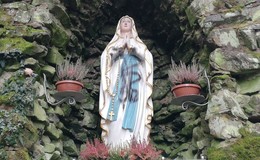 Madonna Figur in der Lourdes-Grotte beschädigt: "Ich bin entsetzt"
