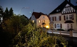 Vergessen anzuschalten: Straßenlaternen in der Kreisstadt am Abend dunkel