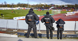 Hessenpokalviertelfinale: Fans feiern weitestgehend friedliches Fußballfest