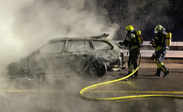 Fünfer BMW auf der A 7 kurz vor der Aulatalbrücke ausgebrannt