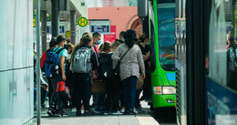 Corona-Maßnahme fällt heute weg: Maskenpflicht in Bus und Bahn aufgehoben