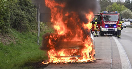 Technischer Defekt: BMW brennt auf der A7 vor dem Hattenbacher Dreieck