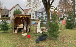 Viele Helfer beim Aufbau des Adventsweges - Segnung am 3. Dezember