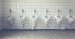 Auf der Kirmes: Unbekannte reißen Toilette aus Halterung und verschwinden