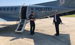 Beuth übergibt neues Polizeiflugzeug "Ibis 8" an Polizeifliegerstaffel