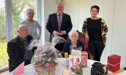 Erna Müller feiert im Rambachhaus - Bürgermeister Paule gratuliert