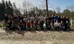 Abiturienten setzen Baumpflanzaktion mit Hessen Forst fort - 300 neue Bäume