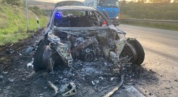 BWM brennt auf der A4 komplett aus: Familie kann sich rechtzeitig retten