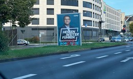 Unbekannte beschmieren Wahlplakate in der Innenstadt