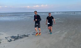 Boris Weppler läuft beim Watt-Moor-Ultra durchs Wattenmeer der Nordsee