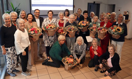 Grüne Damen des Klinikums werden für langjährige Mitgliedschaft geehrt