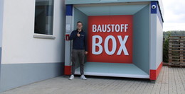 Baucentrum Leinweber installiert neue Baustoffbox in Uttrichshausen