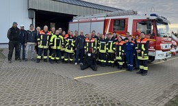 Beginn einer Zusammenarbeit zwischen Feuerwehr und Fliegerschule