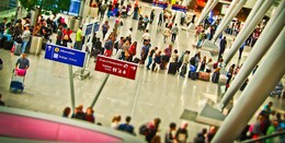 Akuter Personalmangel an Flughäfen - Check-in wird zur Geduldsprobe