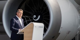 Ministerpräsident Boris Rhein tauft neue Boeing 787-9 "Wiesbaden"
