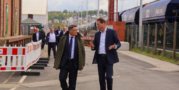 Ministerpräsident Boris Rhein besucht größten Arbeitgeber der Region