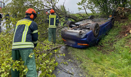 Schwerer Unfall auf der A4 nahe Obersuhl: BMW-Fahrer überschlägt sich