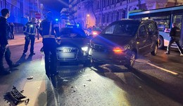 Unfall in der Heinrichstraße - zwei Autos fahren ineinander