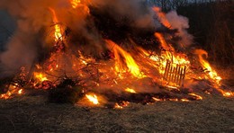 Hutzelfeuer in fast jedem Dorf im Fuldaer- und Hünfelder Land