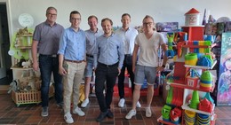 Vom Vogelsberg in die Kinderzimmer der Welt: SPD besucht Toynamics Europe