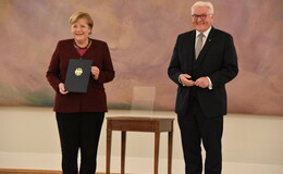 Ende einer Ära: Bundespräsident Steinmeier entlässt Angela Merkel als Kanzlerin