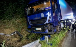Medizinischer Notfall: Lkw gerät in Leitplanke auf A7 kurz vor Fulda-Mitte