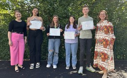 Schüler der Gesamtschule Obersberg erhalten ihre DELF-Diplome