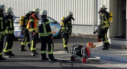 Trafo in einem Container ausgebrannt - 30 Feuerwehrleute im Einsatz