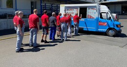 Ondal kühlt die MitarbeiterInnen ab: Der Eiswagen war da!