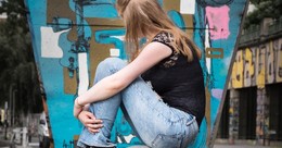 Sexuelle Belästigung: Mädchen (14) in der Innenstadt bedrängt und verletzt