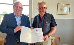 25 Jahre Ortsvorsteher: Heinz Stumpf mit goldener Anstecknadel ausgezeichnet