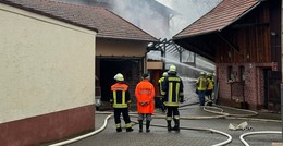 Scheunen-Anbau brannte: Großeinsatz für Feuerwehren