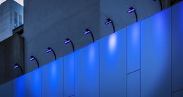 Light up the Night am 12. Mai: Blaue Illuminationen für mehr Aufmerksamkeit