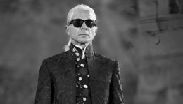 Unvergessen als "Karl Lagerfeld" bei den Bad Hersfelder Festspielen